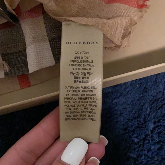 Burberry scarf - Picture 3 of 4